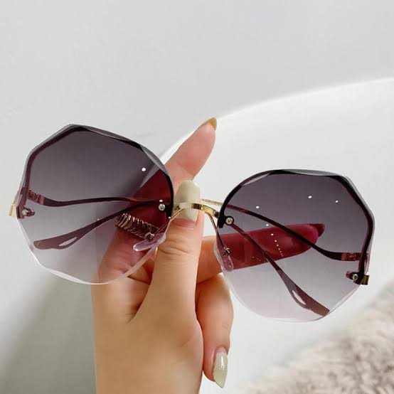 Designer Curve Frame Round Rimless Sunglasses for Women || CRV002HVR